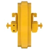 Натяжное колесо трака, 850j Idler With Brackets AT305808 